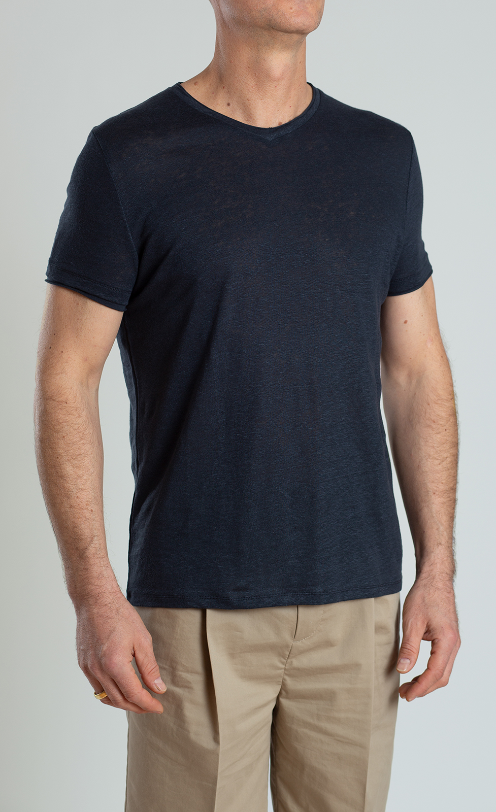 Flynn - Leinen V-Ausschnitt-T-Shirt